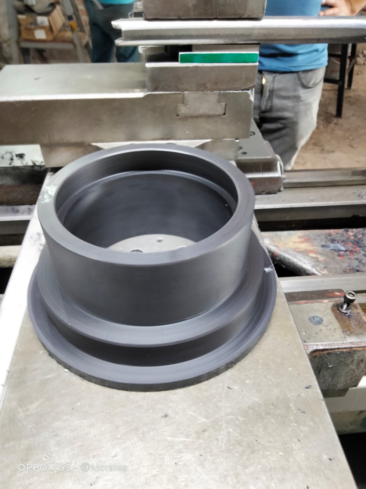 Casquillo escalonado en torno